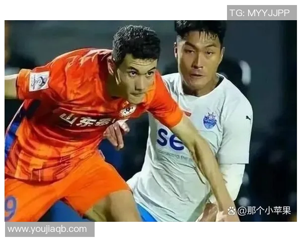 斜眼足球明星究竟是谁引发了球迷们的热议与关注